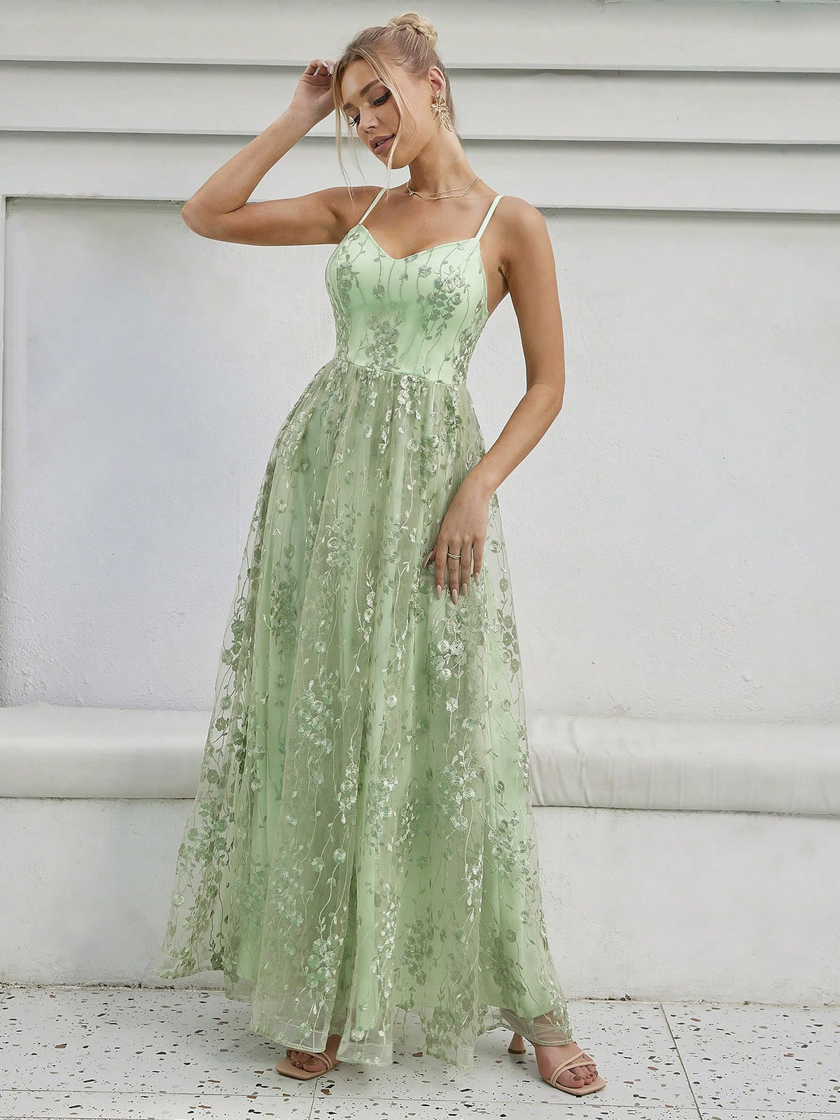 Elegant Mesh Embroidered Backless V Neck Evening Dress