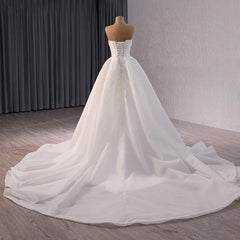 Elegant Women's Organza Strapless Princess Ball Gown Wedding Dress