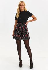 Short skirt with a motif of colorful flowers
