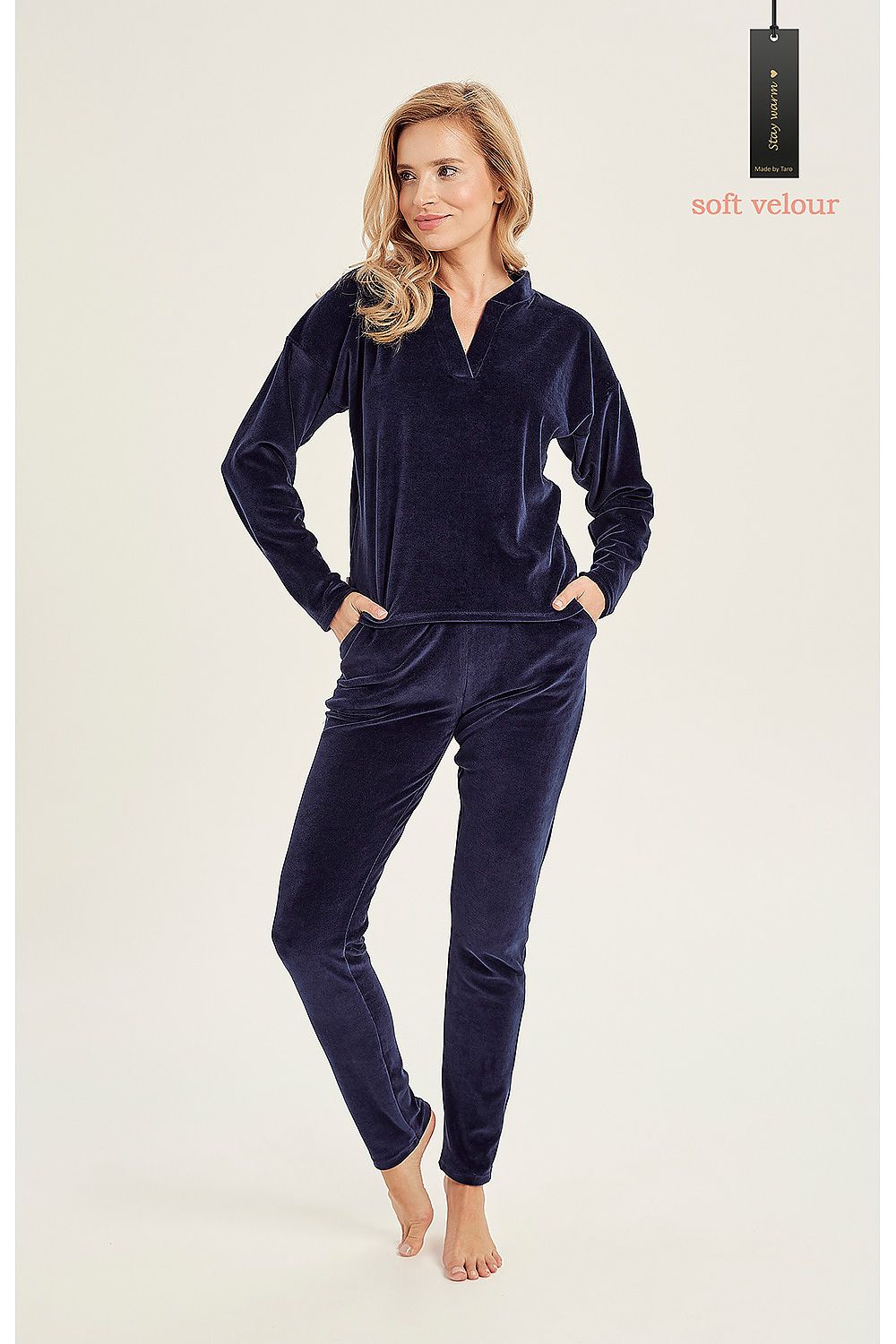 Women's tracksuit made of warm velour