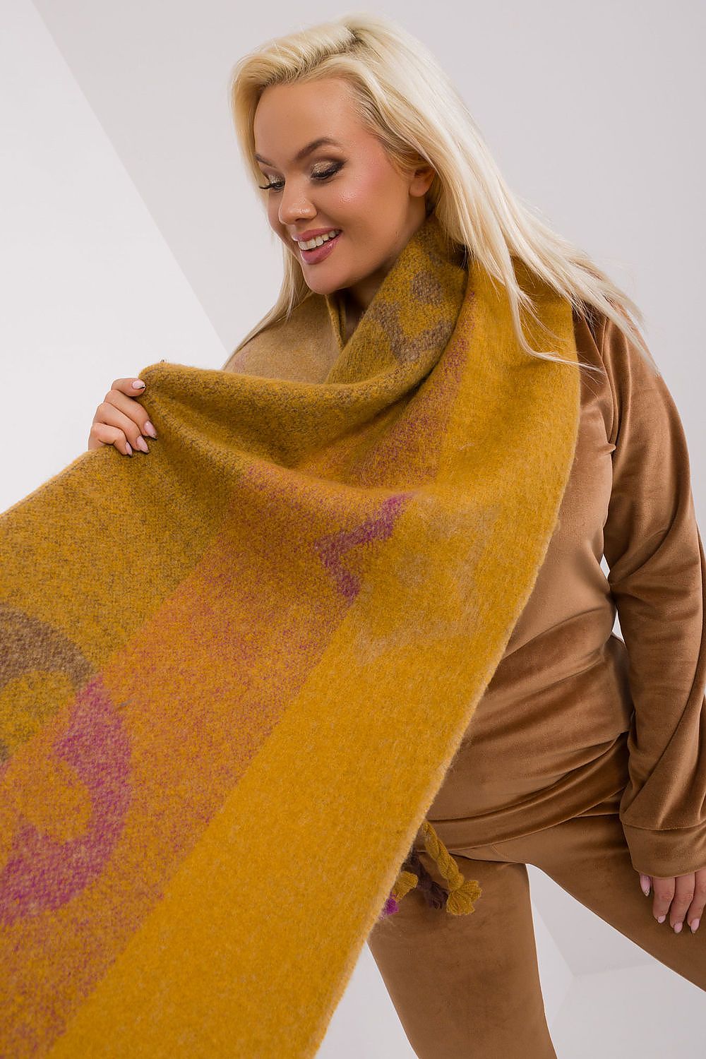  Shawl model 190543 AT 