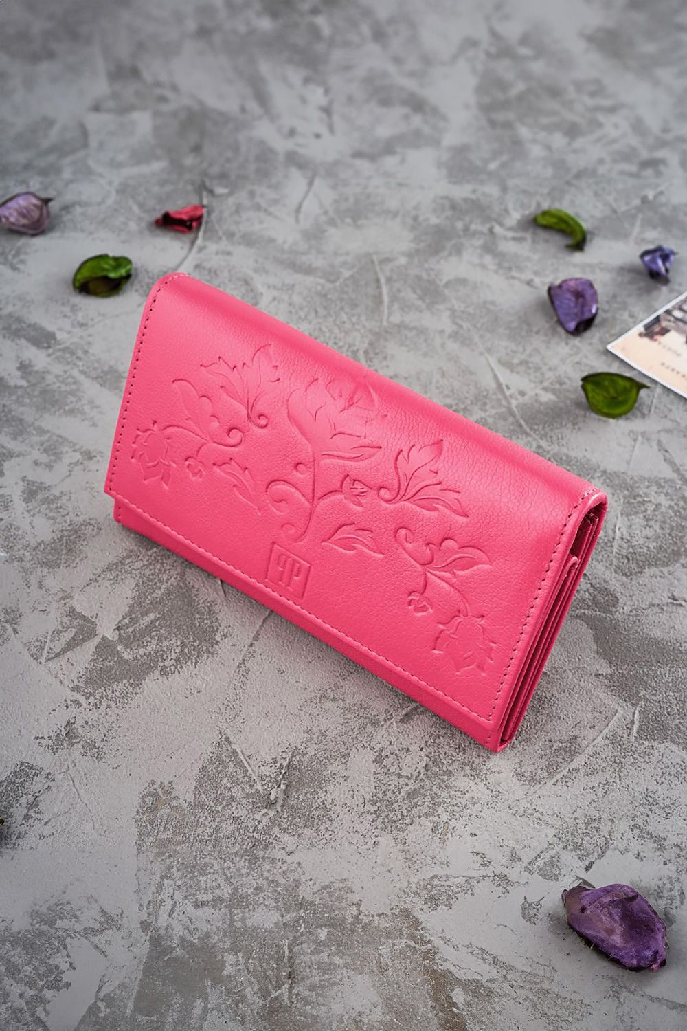 Women`s natural grain leather wallet