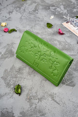 Women`s natural grain leather wallet