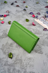 Women`s natural grain leather wallet