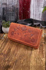 Women`s vintage-style wallet