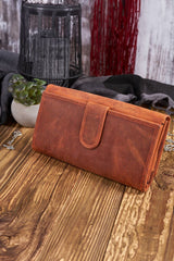 Women`s vintage-style wallet