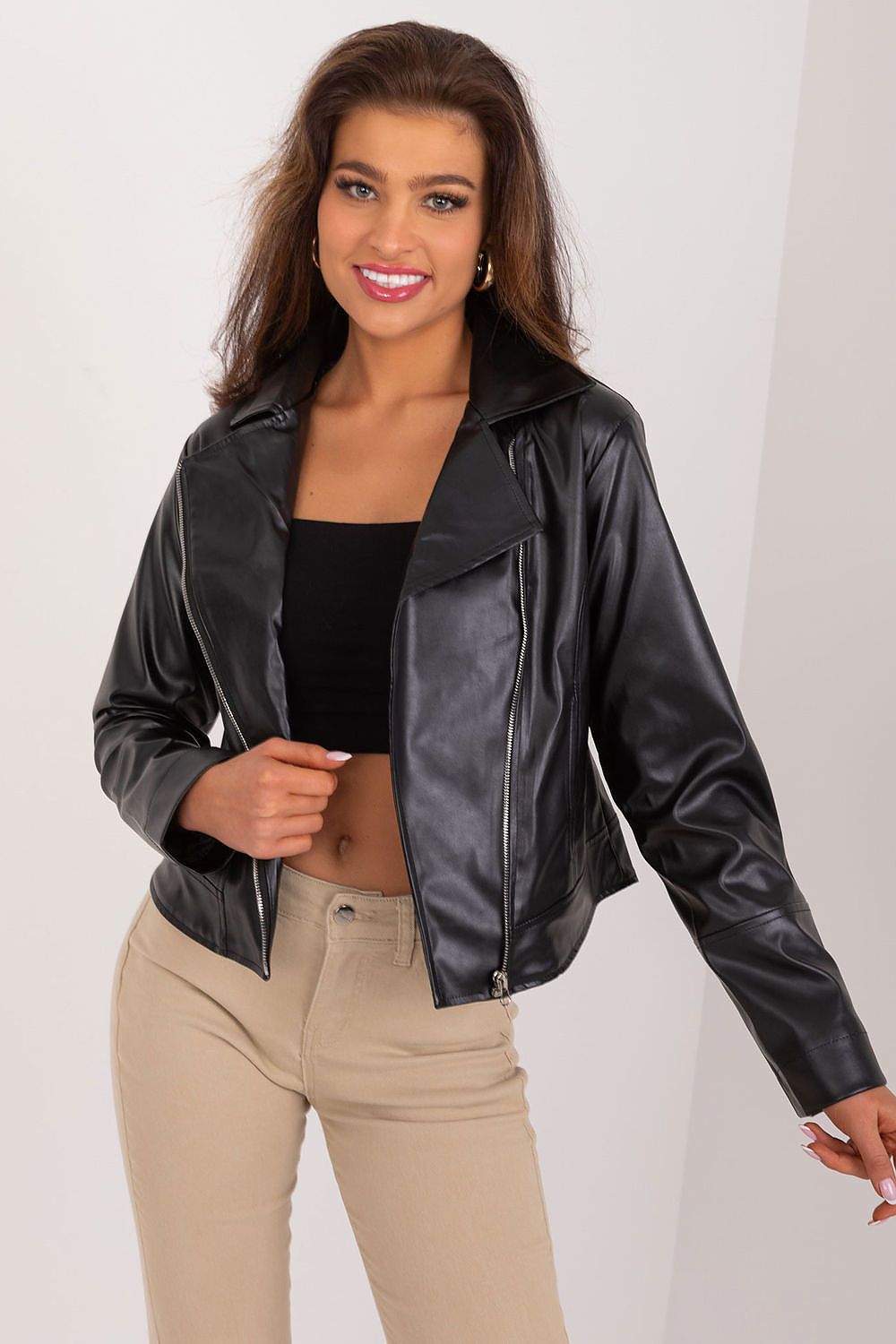 Long sleeves short cut eco-leather jacket