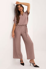 Casual set consisting of a blouse and pants