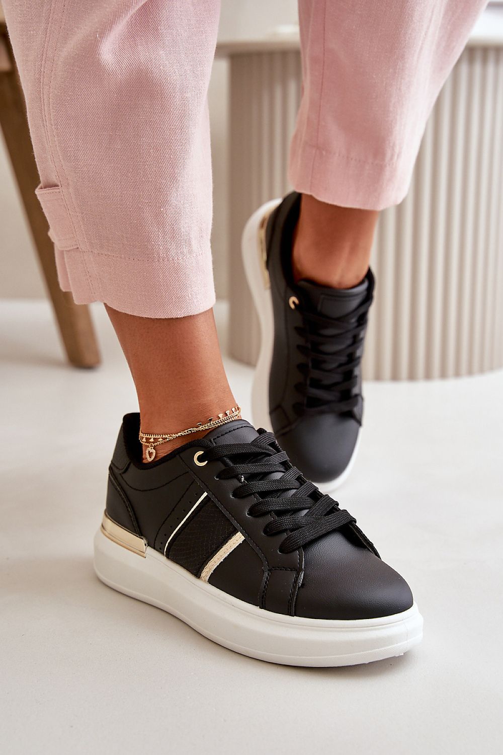 Fashionable platform sneakers