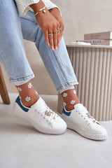 Low sneakers with cute badges