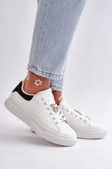 Low sneakers with cute badges