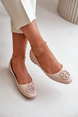 Light ballet flats with a subtle accent