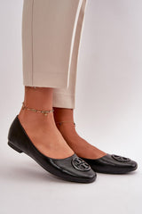 Light ballet flats with a subtle accent