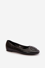 Light ballet flats with a subtle accent