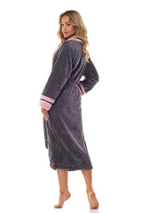 Elegant collar grey bathrobe