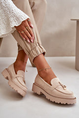 Shiny embellishment moccasins with delicate