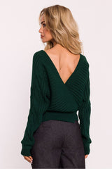 Short sweater made of ribbed yarn