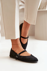 Rounded toes ballet flats with a buckle