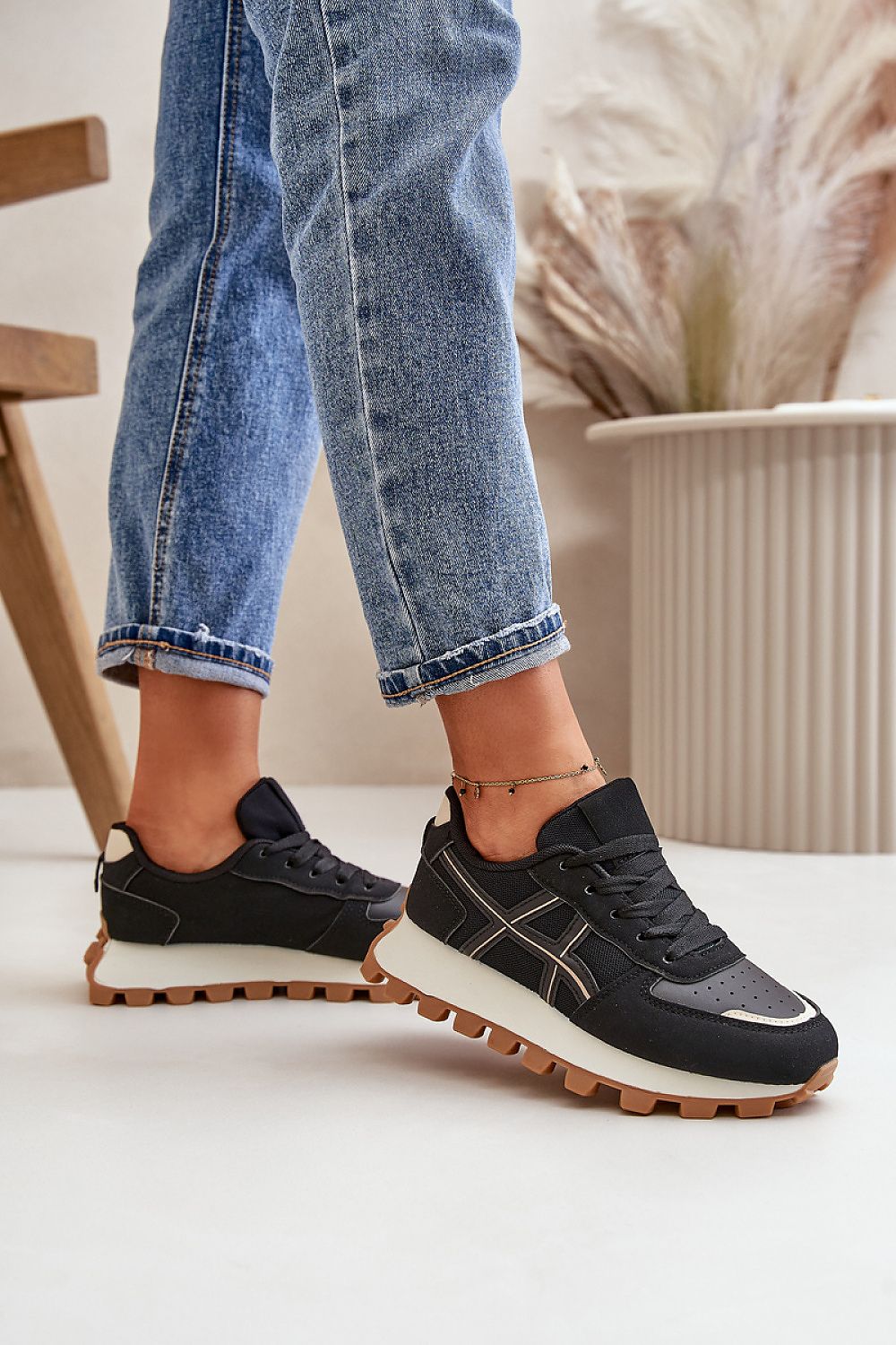 Classic design platform sneakers