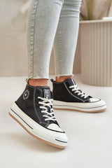 Women's sneakers with solid rubber sole