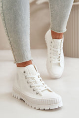 Stylish stiffened heel sneakers