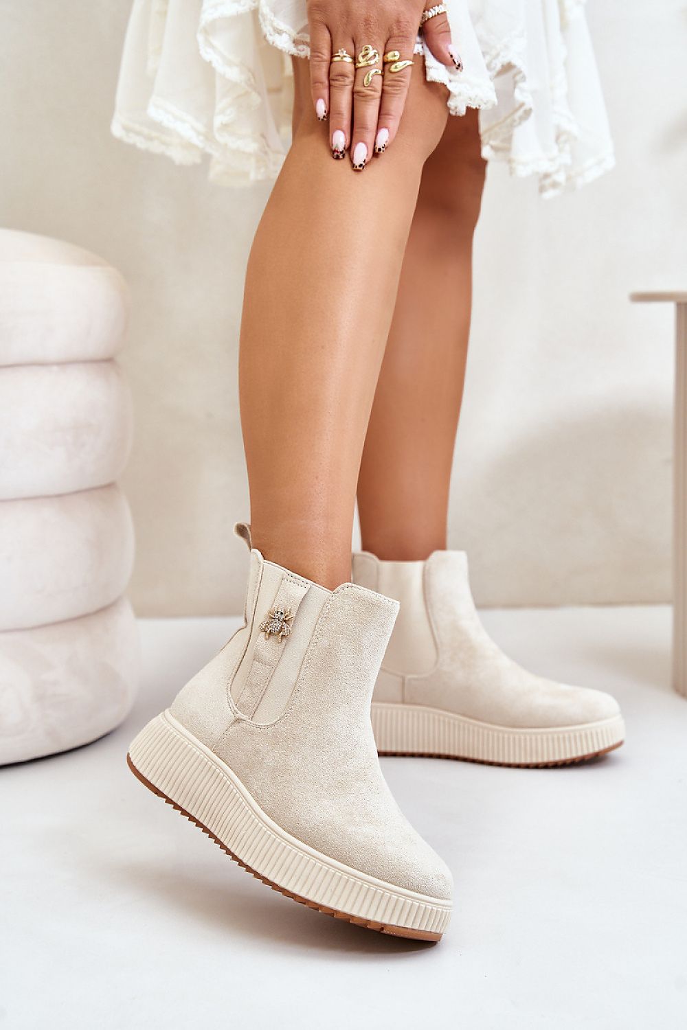 Rounded toes classic look ankle boots