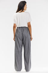 Elegant trousers with wide legs