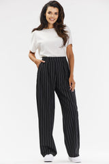 Elegant trousers with wide legs