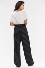 Elegant trousers with wide legs