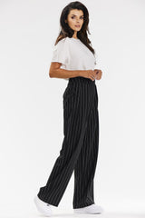 Elegant trousers with wide legs