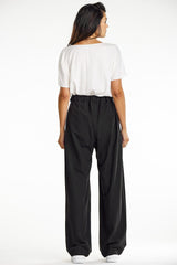 Elegant trousers with wide fabric legs