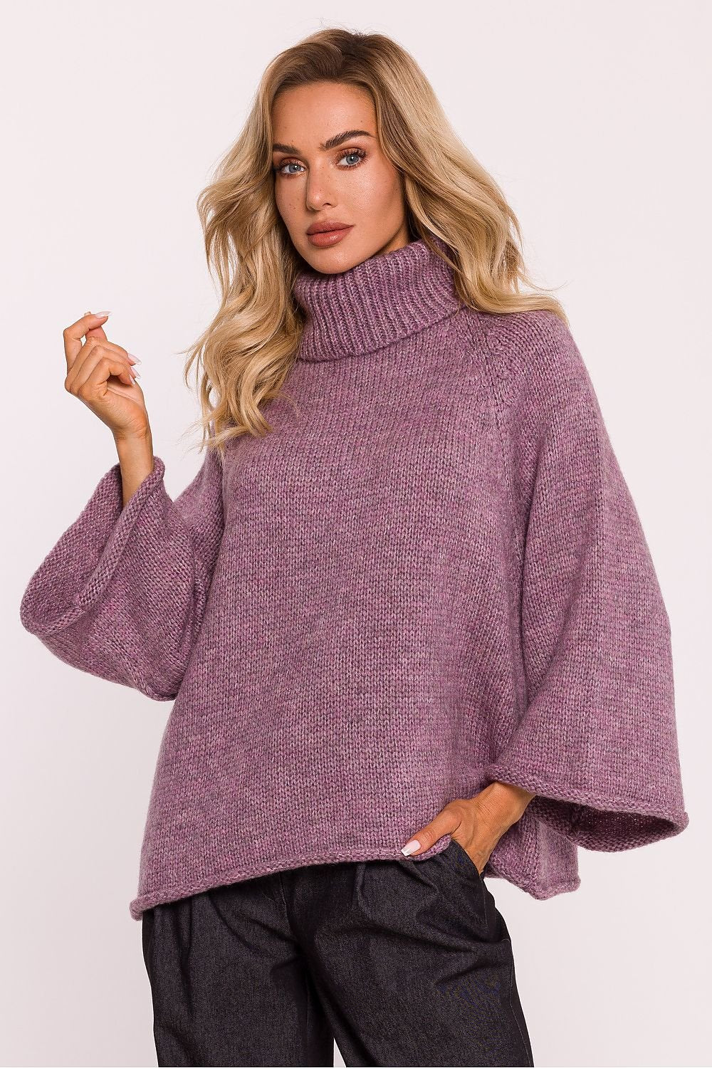 Oversized pullover sweater with a loose fit