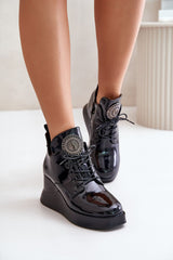 Buskin boots with additional lacing