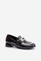 Leather low shoes with decorative stripe