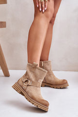 Rounded toe caps natural suede boots