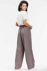 Elegant trousers with wide fabric legs