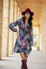 Long sleeves patterned fabric short dress