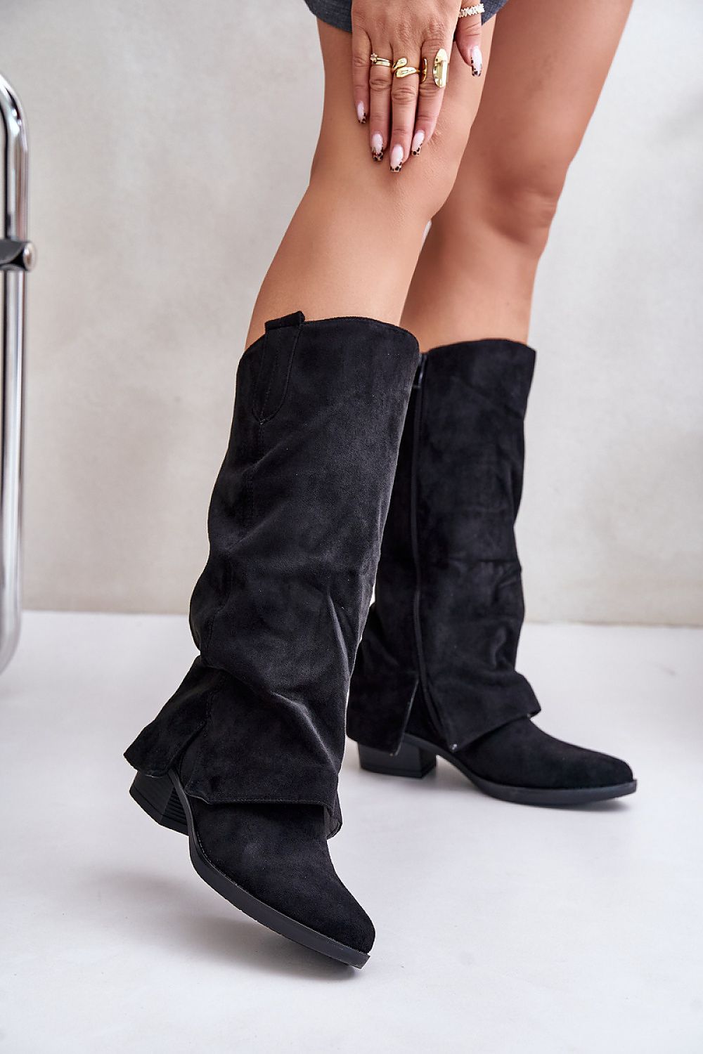 Fashionable turned-up upper heel boots