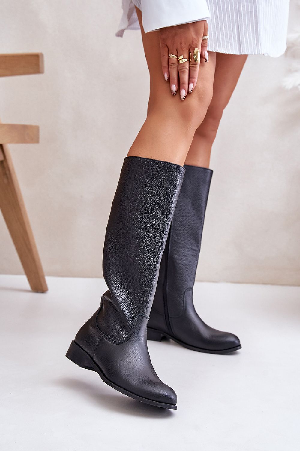 Classic cut knee-hight Boots