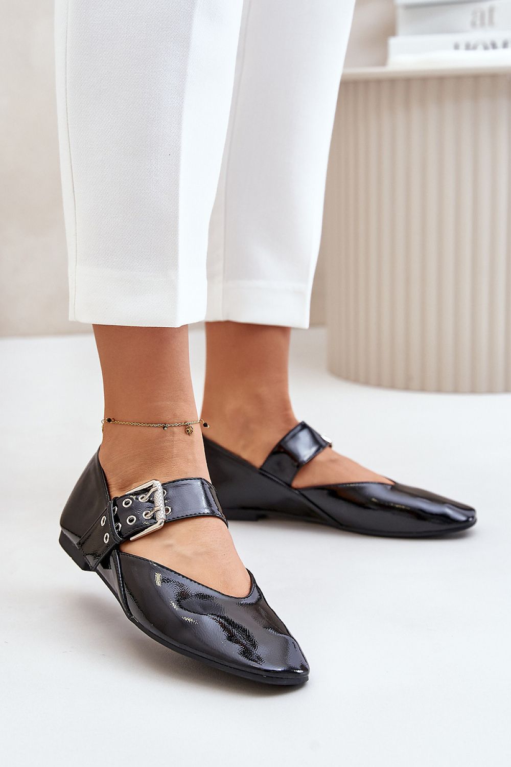 Lacquered decorative strap ballet flats