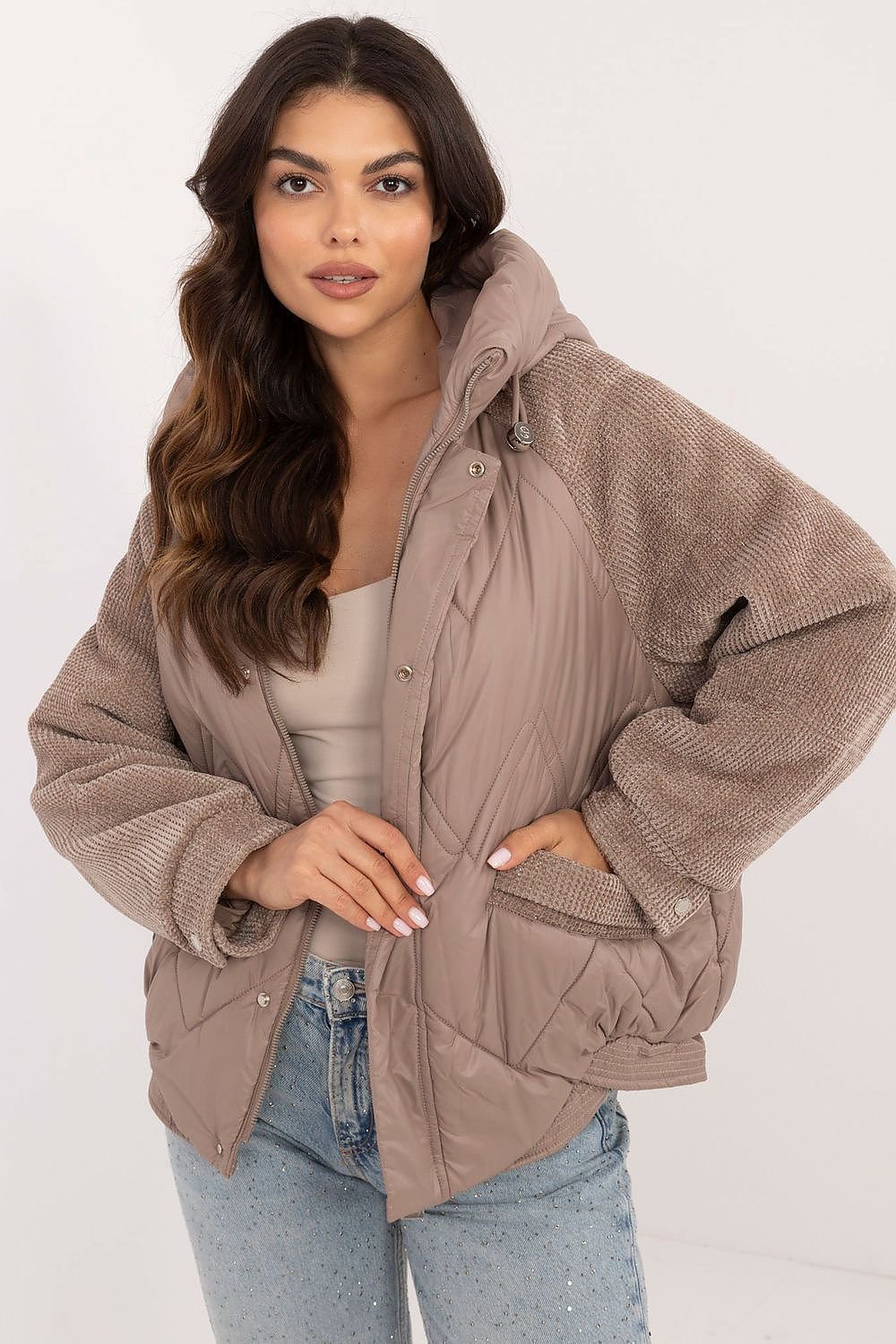 Striking corduroy sleeves jacket