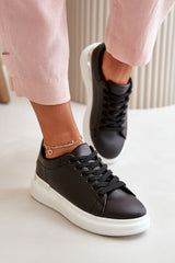 Low stylish sneakers