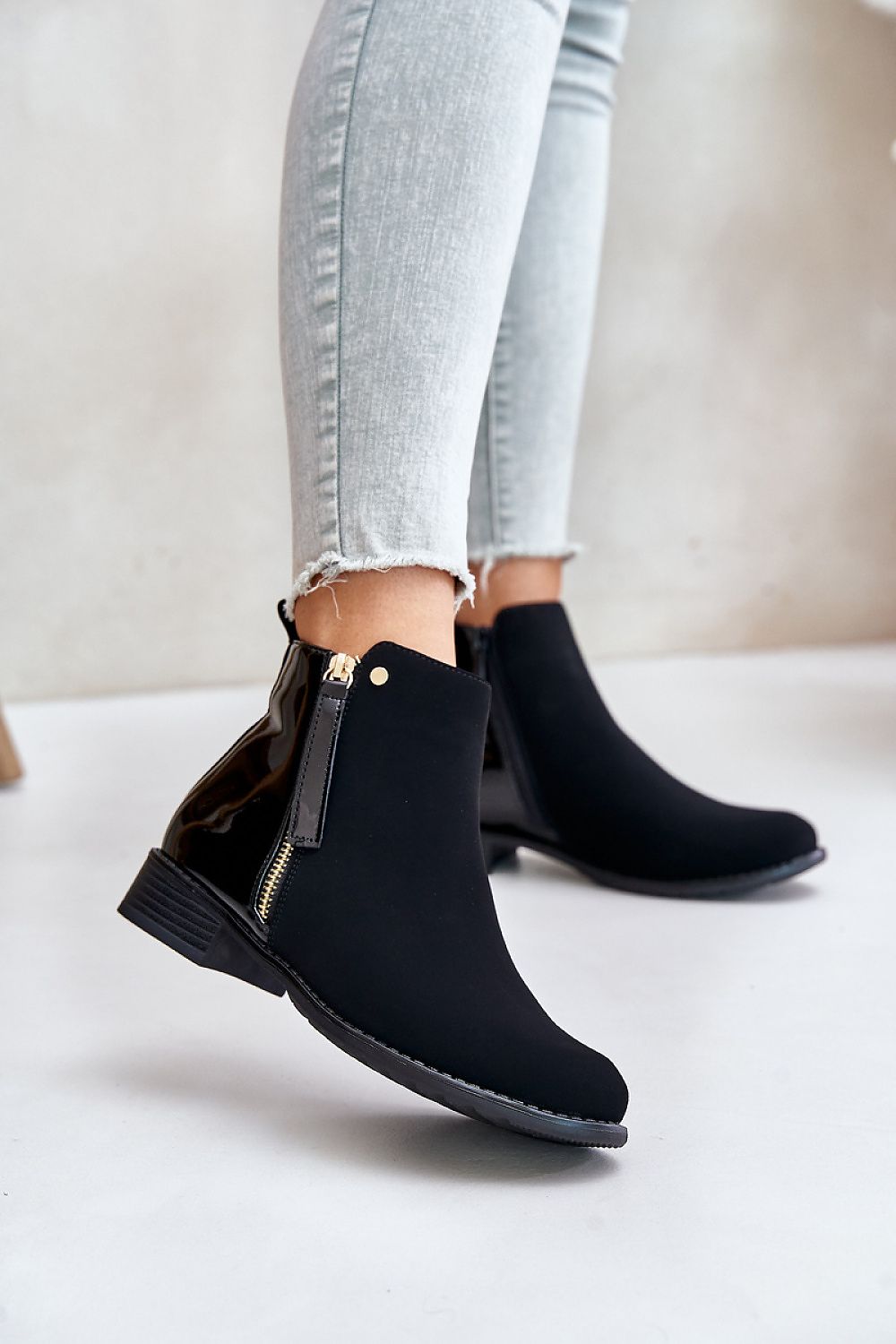 Women's classic cut low-top boots