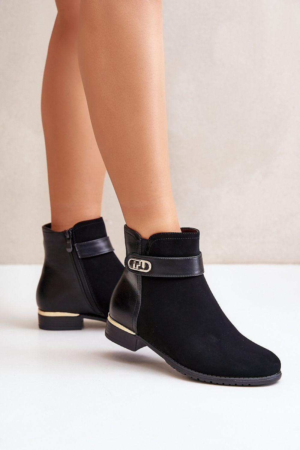 Low boots with a gold detail