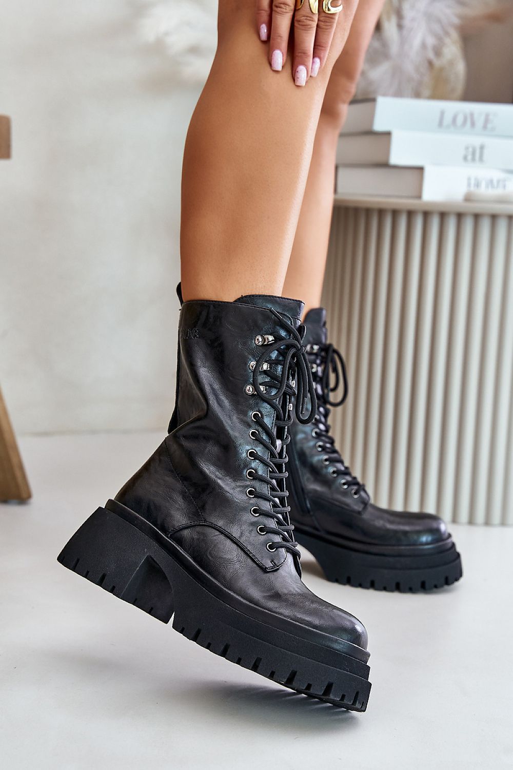 Rounded toe caps black boots