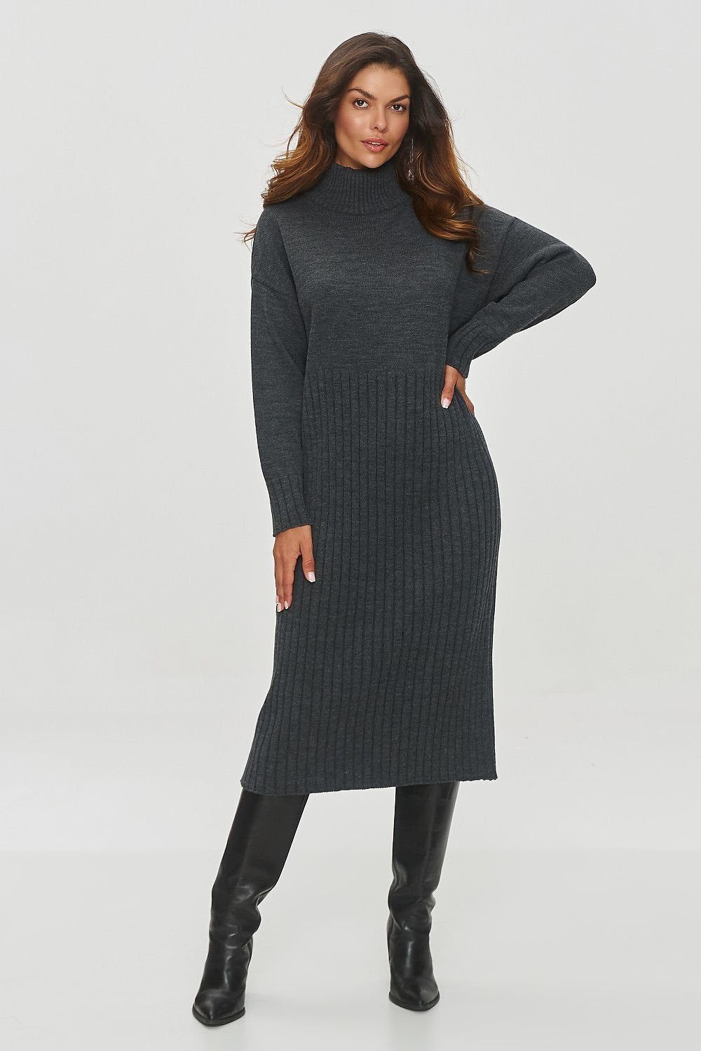 Elegant cut long sleeves knitted dress