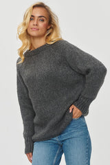 Long sleeves loose-fitting sweater