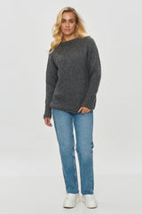 Long sleeves loose-fitting sweater