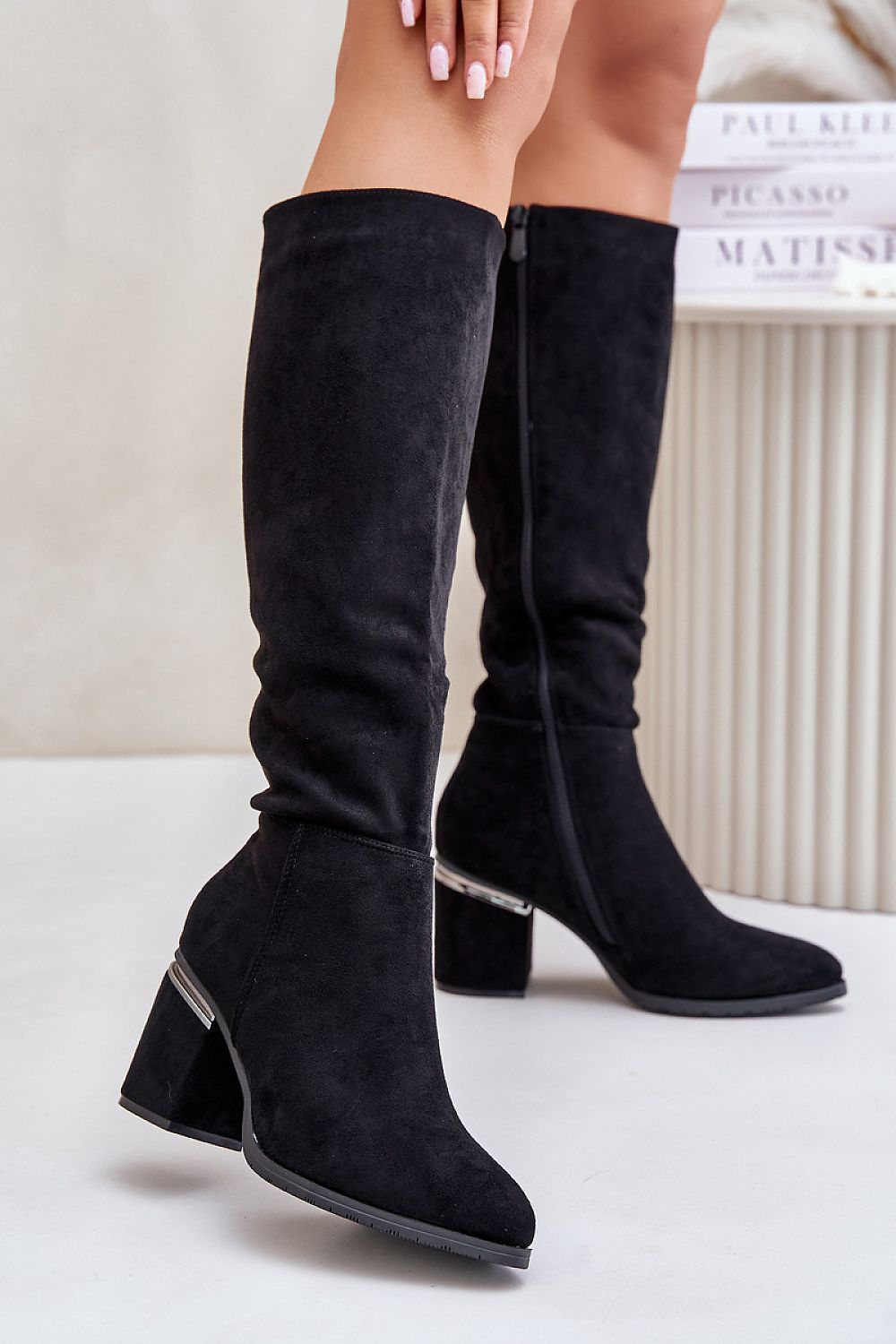 Elegant black pointed toes boots