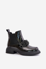 Elegant insulated black boots